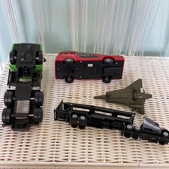 Bundle of Four Toy Vehicles - Picture 16 of 17